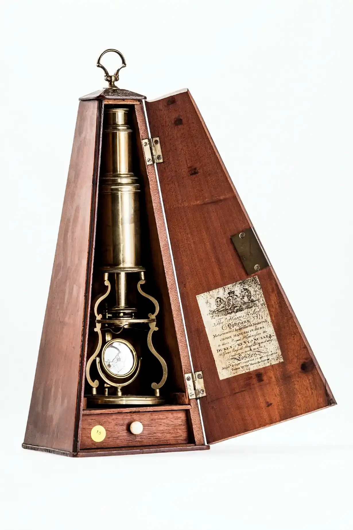 Catalogación museística microscopio histórico colección museo Madrid